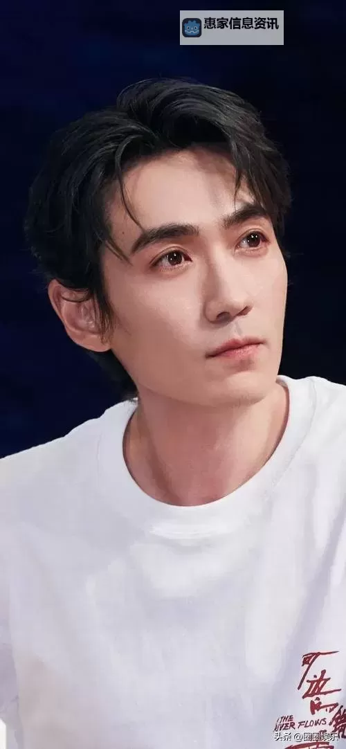 明星天天日比天天干：揭秘娱乐圈的不为人知的秘密图1