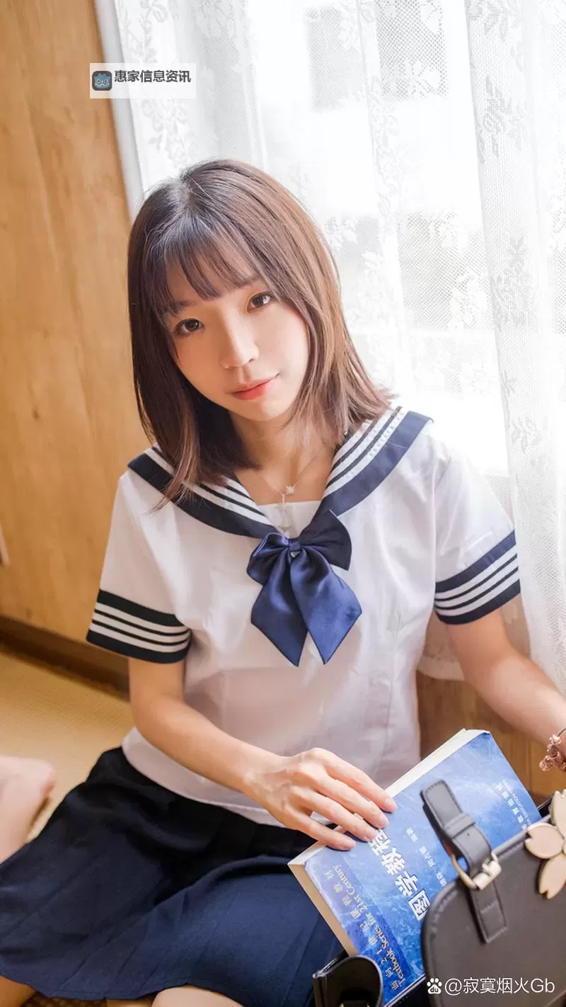 4hu影院开放:青春清纯大眼美女展现迷人风采图1