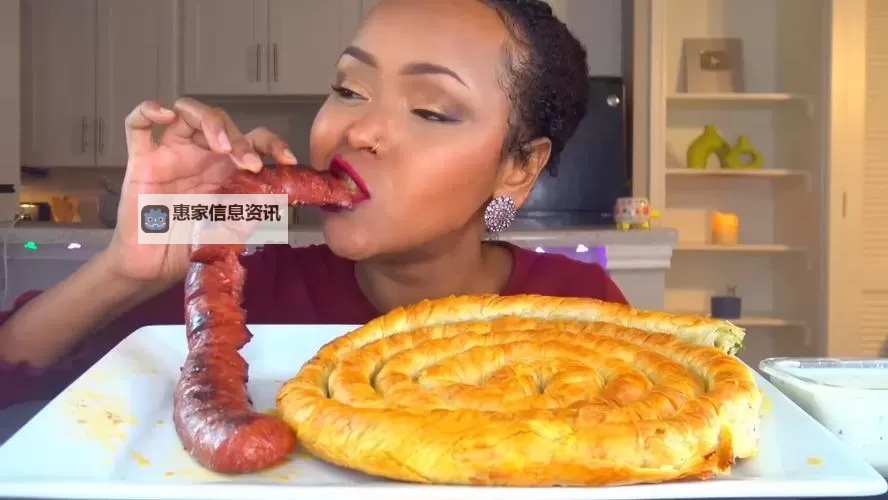 大香肠插入甜甜圈HD:美味甜咸交融的诱人瞬间图1