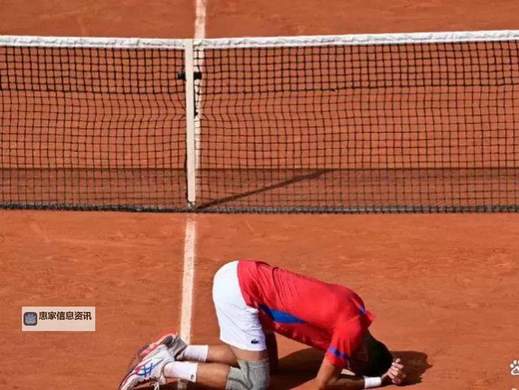 德约科维奇赛后痛哭:荣耀与失落交织的瞬间图2