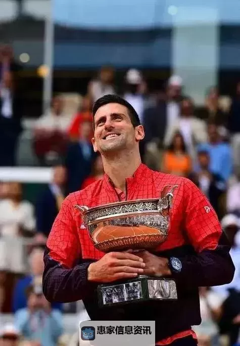 德约科维奇赛后痛哭:荣耀与失落交织的瞬间图1