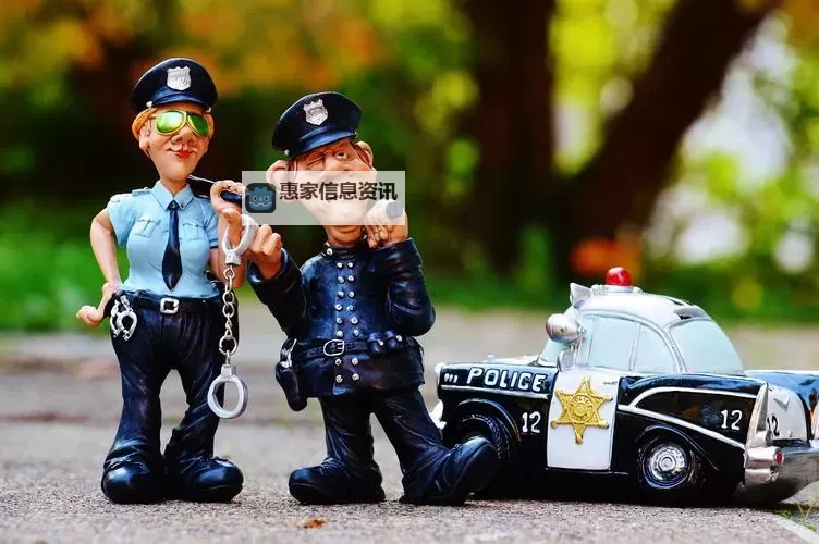 张警官头撞玻璃高清视频播放引发热议图1