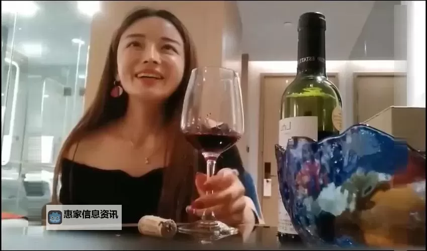 久久大探花:探寻古今名探花背后的传奇故事图1