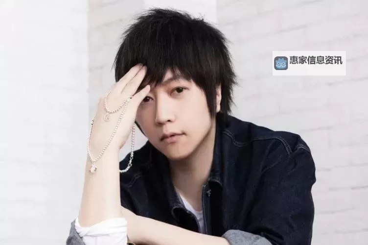 五月天偷拍综合:精彩瞬间回顾与深度解析图1