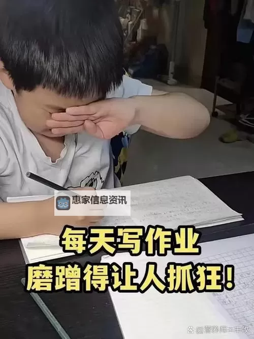 坐在学长的棒棒上写作业：有趣视频分享图2