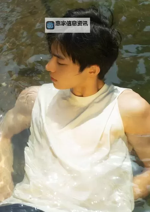 国产Chinese男男GayGay:探索多元情感的真诚表达图1