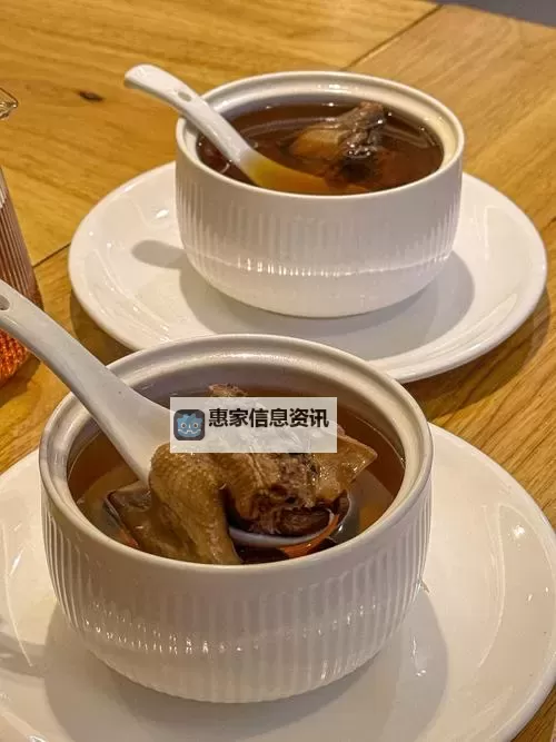 诱人的小峓子7字巴巴鱼汤饭:鲜美入心的家庭幸福记忆图1