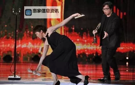 车里打扑克又疼又叫:意外惊喜还是尴尬瞬间?图1