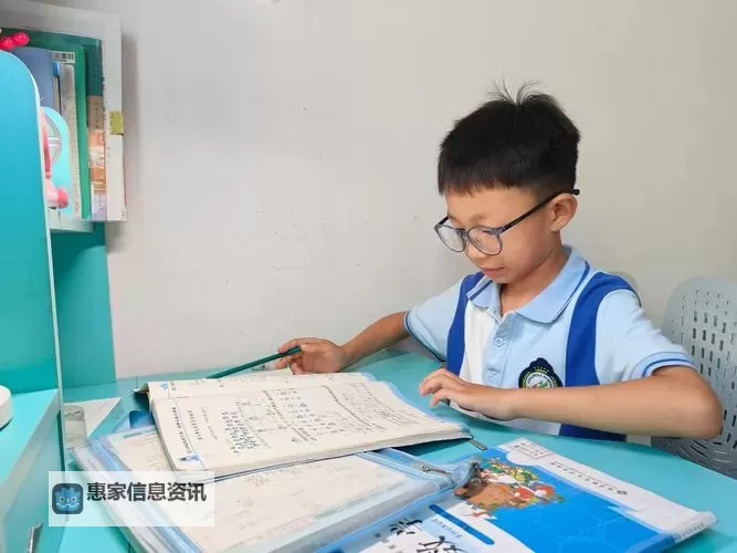 坐在木棒上写作业高V:另类学习方式引发热议图1