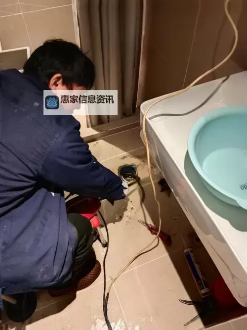 用大宝贝帮妈妈通下水道好吗?安全又有效的家庭维修指南图1