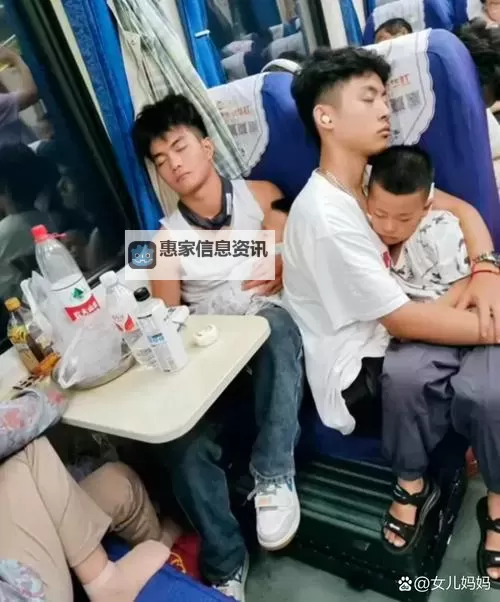 在车上被儿子一次次日:父子间的温情瞬间图1