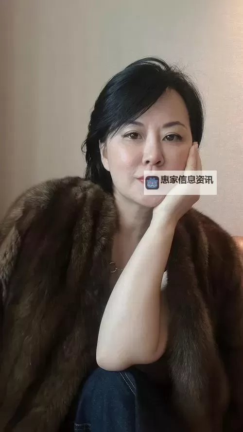 探索国产东北48岁老阿姨网站：真实点评与精彩内容分析图1