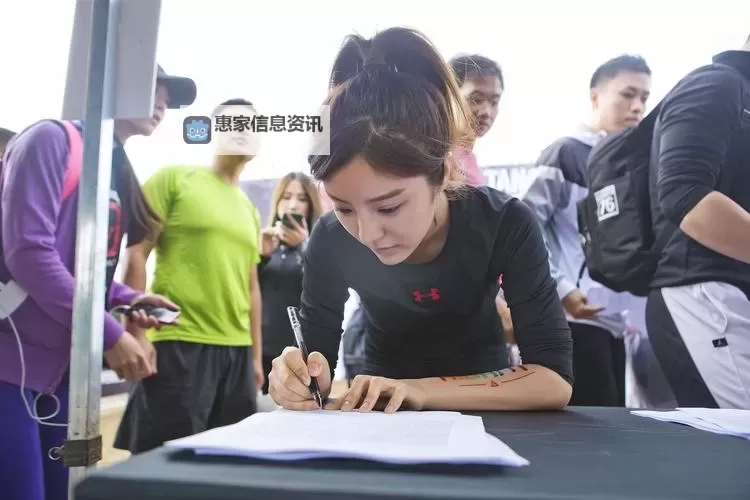 赵奕欢后援会:星光下的誓言与温暖图1